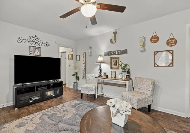 Photo 4 of Single family home for sale at 305 S Fairoak St, Shelbyville, TN 37160 | MLS# 3615439 | Listing updated on 2026-10-09