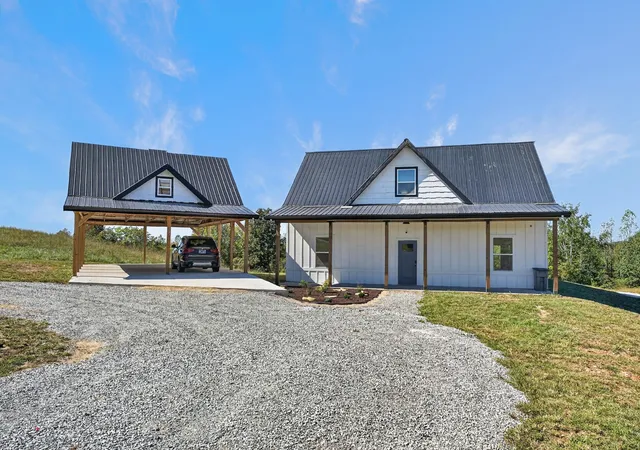 Photo 1 of Single family home for sale at 689 Amonett Cir, Byrdstown, TN 38549 | MLS# 3615428 | Listing updated on 2026-10-09