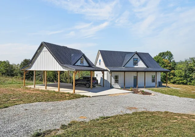 Photo 3 of Single family home for sale at 689 Amonett Cir, Byrdstown, TN 38549 | MLS# 3615428 | Listing updated on 2026-10-09