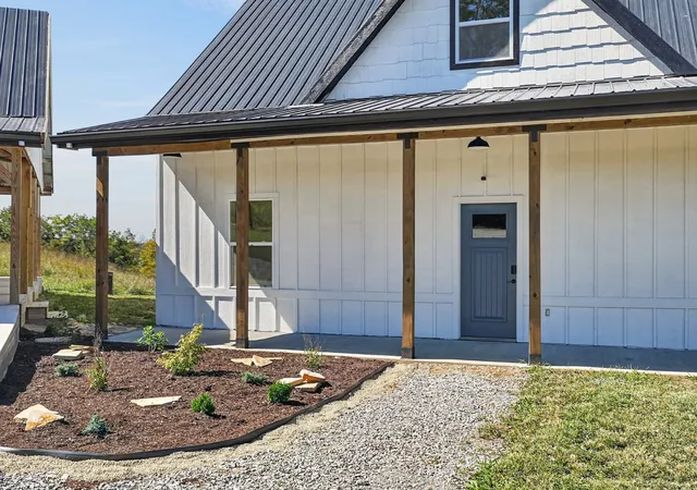 Photo 4 of Single family home for sale at 689 Amonett Cir, Byrdstown, TN 38549 | MLS# 3615428 | Listing updated on 2026-10-09