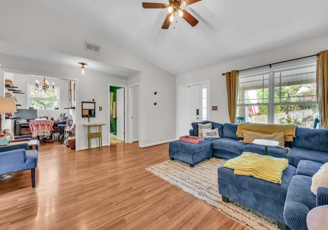 Photo 3 of Single family home for sale at 1004 Sunset Dr, Clarksville, TN 37040 | MLS# 3621836 | Listing updated on 2026-10-19