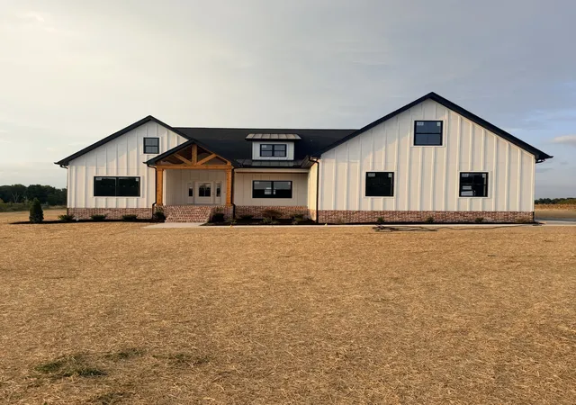 Single family home for sale at 400 Jake Link Rd, Cottontown, TN 37048 | MLS# 3615429