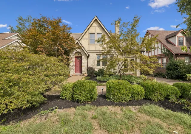 Photo 1 of Single family home for sale at 230 Cherokee Rd, Nashville, TN 37205 | MLS# 3615435 | Listing updated on 2026-10-10