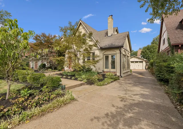 Photo 2 of Single family home for sale at 230 Cherokee Rd, Nashville, TN 37205 | MLS# 3615435 | Listing updated on 2026-10-10