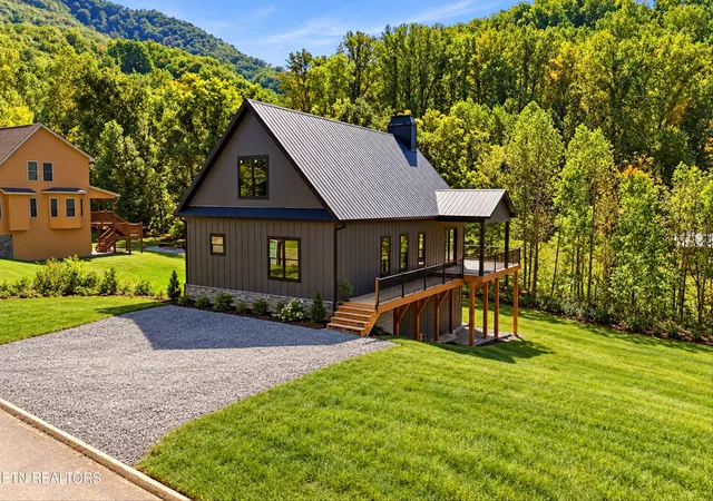 Photo 1 of Single family home for sale at 3158 Thomas Headrick Rd, Sevierville, TN 37862 | MLS# 3615434 | Listing updated on 2026-10-10