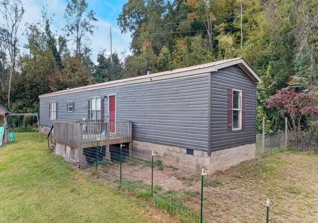 Photo 2 of Manufactured home for sale at 2501 Upper Caney Valley Rd, Tazewell, TN 37879 | MLS# 3615458 | Listing updated on 2026-10-09