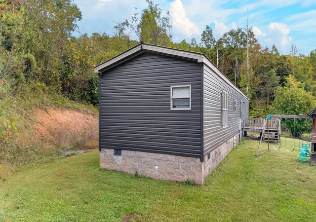 Photo 3 of Manufactured home for sale at 2501 Upper Caney Valley Rd, Tazewell, TN 37879 | MLS# 3615458 | Listing updated on 2026-10-09