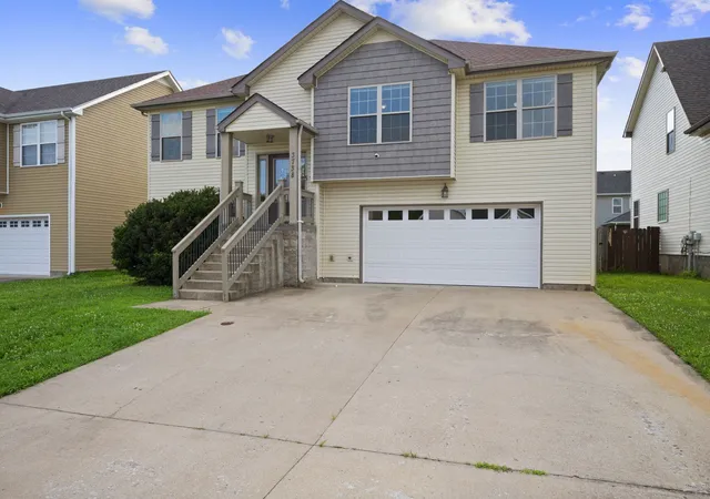 Photo 1 of Single family home for sale at 3738 Gray Fox Dr, Clarksville, TN 37040 | MLS# 3618953 | Listing updated on 2026-10-10