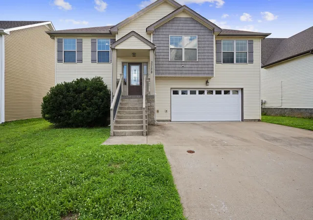 Photo 2 of Single family home for sale at 3738 Gray Fox Dr, Clarksville, TN 37040 | MLS# 3618953 | Listing updated on 2026-10-10