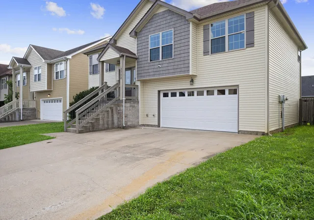 Photo 3 of Single family home for sale at 3738 Gray Fox Dr, Clarksville, TN 37040 | MLS# 3618953 | Listing updated on 2026-10-10