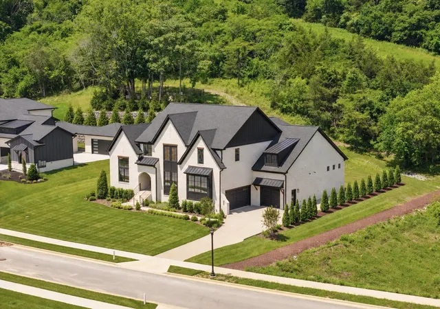 Photo 2 of Mansion for sale at 1833 Dartmouth Dr, Brentwood, TN 37027 | MLS# 3615512 | Listing updated on 2026-10-09