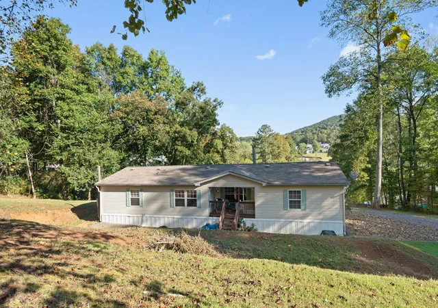 Photo 3 of Single family home for sale at 482 Hiwassee Dr, Decatur, TN 37322 | MLS# 3615474 | Listing updated on 2026-10-09