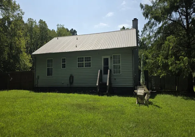 Photo 3 of Single family home for sale at 4060 Old Clarksville Pike, Clarksville, TN 37043 | MLS# 3618688 | Listing updated on 2026-10-09