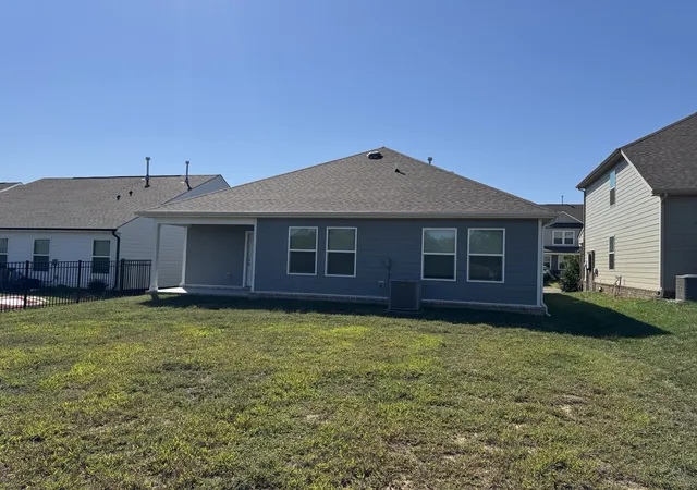 Photo 2 of Single family home for sale at 649 Cedar Brk Dr, White House, TN 37188 | MLS# 3615497 | Listing updated on 2026-10-10