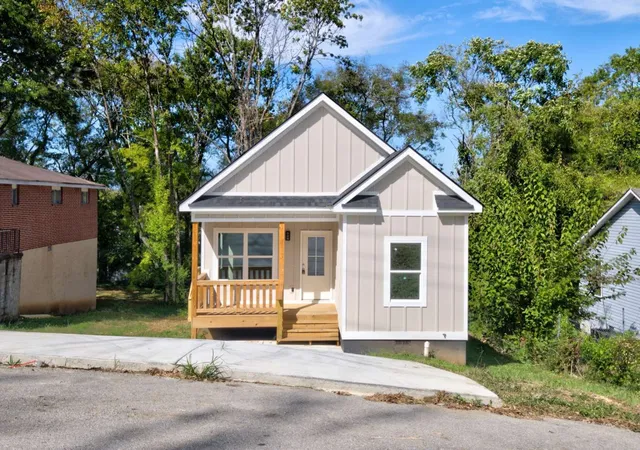 Photo 1 of Single family home for sale at 907 Wheeler Ave, Chattanooga, TN 37406 | MLS# 3615514 | Listing updated on 2026-10-09