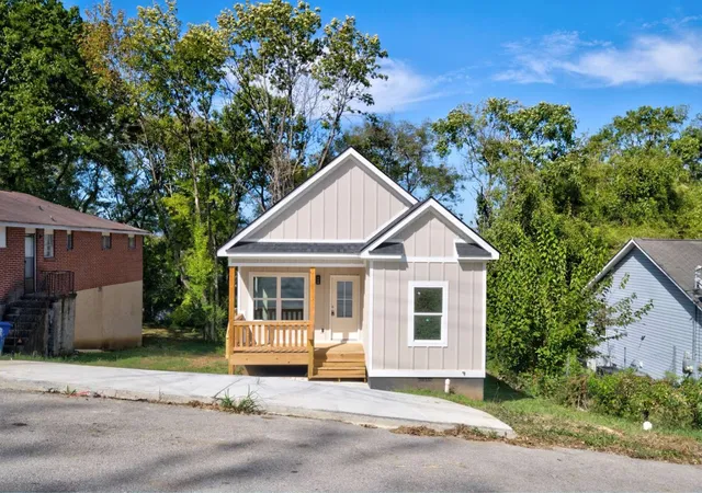 Photo 2 of Single family home for sale at 907 Wheeler Ave, Chattanooga, TN 37406 | MLS# 3615514 | Listing updated on 2026-10-09