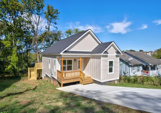 Photo 3 of Single family home for sale at 907 Wheeler Ave, Chattanooga, TN 37406 | MLS# 3615514 | Listing updated on 2026-10-09