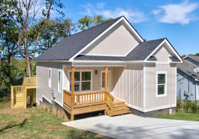 Photo 3 of Single family home for sale at 907 Wheeler Ave, Chattanooga, TN 37406 | MLS# 3615514 | Listing updated on 2026-10-09