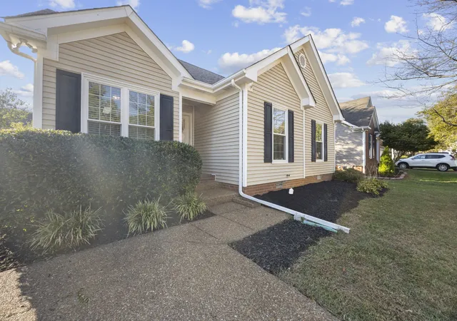 Photo 2 of Single family home for sale at 1140 Summerville Cir, Thompsons Station, TN 37179 | MLS# 3615513 | Listing updated on 2026-10-10
