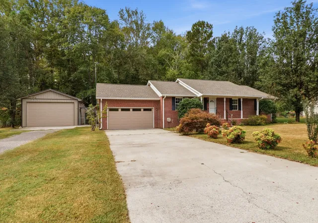 Photo 4 of Single family home for sale at 128 Lauren Lindsey Ln, Manchester, TN 37355 | MLS# 3615516 | Listing updated on 2026-10-10