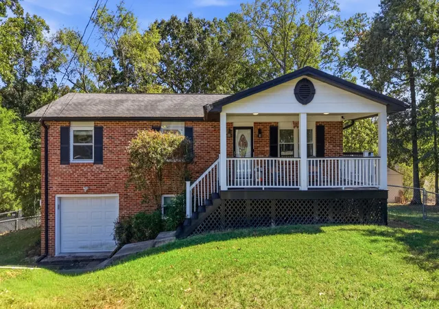 Photo 1 of Single family home for sale at 4702 Enterprise Ln, Chattanooga, TN 37416 | MLS# 3615482 | Listing updated on 2026-10-09