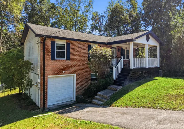 Photo 2 of Single family home for sale at 4702 Enterprise Ln, Chattanooga, TN 37416 | MLS# 3615482 | Listing updated on 2026-10-09