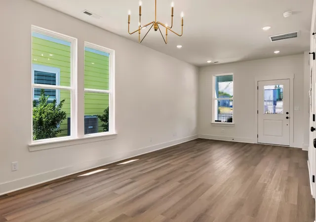 Photo 4 of Townhouse for sale at 4587 Hodley Ave, Chattanooga, TN 37410 | MLS# 3615502 | Listing updated on 2026-10-09