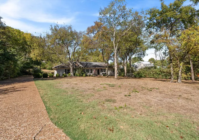 Single family home for sale at 701 Vosswood Dr, Nashville, TN 37205 | MLS# 3620128