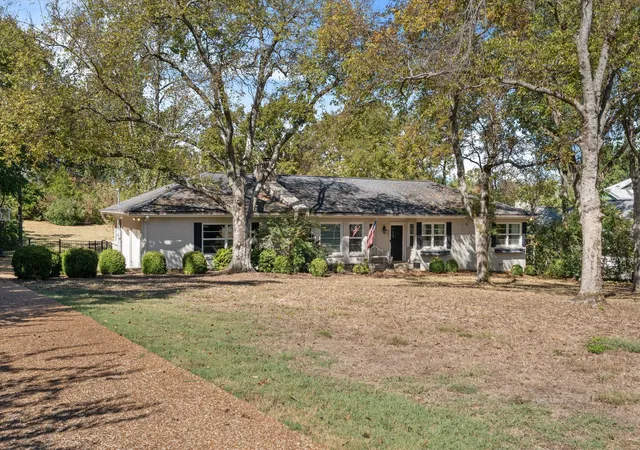 Photo 1 of Single family home for sale at 701 Vosswood Dr, Nashville, TN 37205 | MLS# 3620128 | Listing updated on 2026-10-22