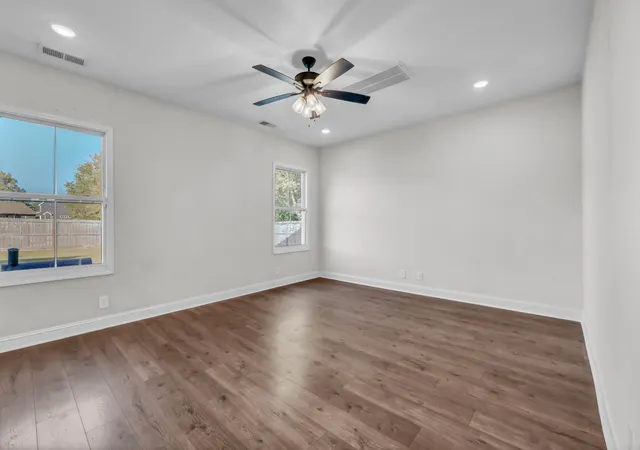 Photo 3 of Single family home for sale at 1001 Cherry Acres Dr, Clarksville, TN 37042 | MLS# 3615560 | Listing updated on 2026-10-09