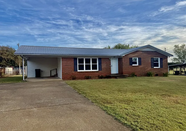 Single family home for sale at 410 Kirk St, Lawrenceburg, TN 38464 | MLS# 3618582