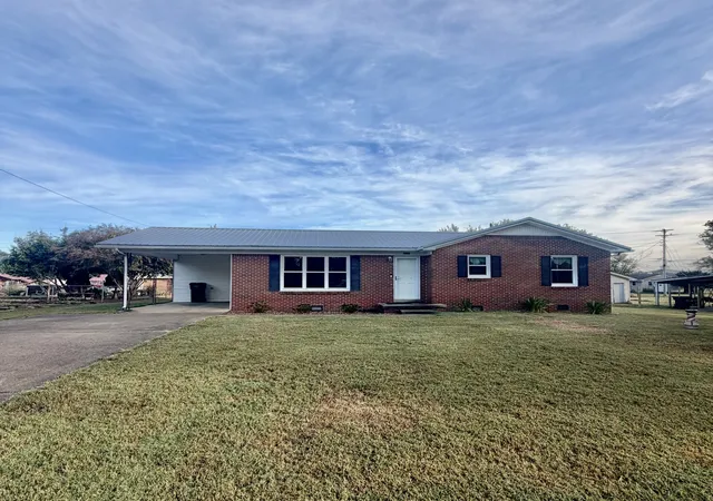 Photo 1 of Single family home for sale at 410 Kirk St, Lawrenceburg, TN 38464 | MLS# 3618582 | Listing updated on 2026-10-09