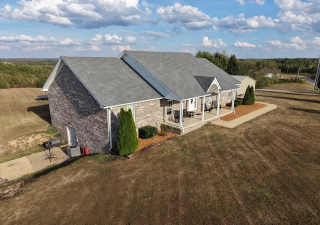 Photo 2 of Single family home for sale at 147 Edgehill Ln, Waynesboro, TN 38485 | MLS# 3618928 | Listing updated on 2026-10-10