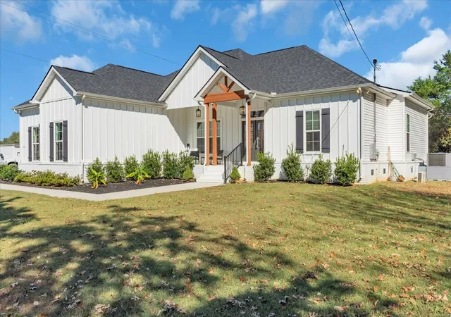 Single family home for sale at 114 Cunningham Ln, Shelbyville, TN 37160 | MLS# 3619055