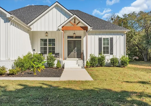 Photo 2 of Single family home for sale at 114 Cunningham Ln, Shelbyville, TN 37160 | MLS# 3619055 | Listing updated on 2026-10-10