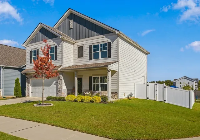 Photo 2 of Single family home for sale at 500 Charing Cross Dr, Lebanon, TN 37087 | MLS# 3619029 | Listing updated on 2026-10-10