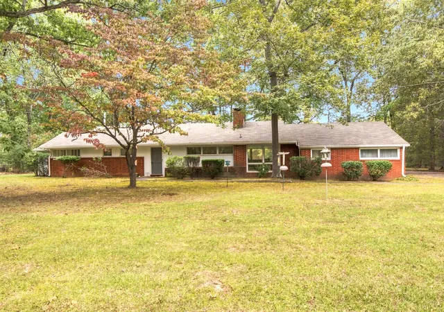 Photo 1 of Single family home for sale at 401 Hood Dr, Tullahoma, TN 37388 | MLS# 3619166 | Listing updated on 2026-10-11