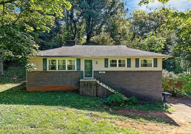 Single family home for sale at 420 Hialeah Dr, Knoxville, TN 37920 | MLS# 3615576