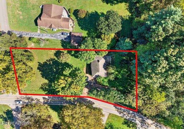 Photo 2 of Single family home for sale at 420 Hialeah Dr, Knoxville, TN 37920 | MLS# 3615576 | Listing updated on 2026-10-09