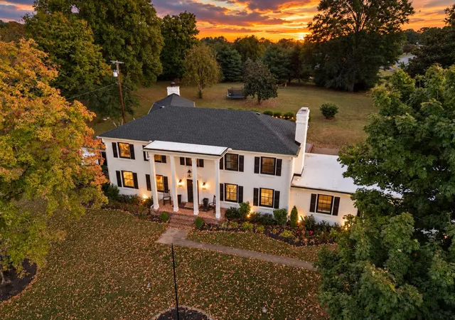 Photo 3 of Single family home for sale at 400 Louviers Ln, Old Hickory, TN 37138 | MLS# 3615657 | Listing updated on 2026-10-23