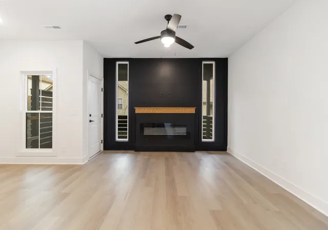 Photo 3 of Single family home for sale at 14 Holland Park W, Clarksville, TN 37043 | MLS# 3615624 | Listing updated on 2026-10-09