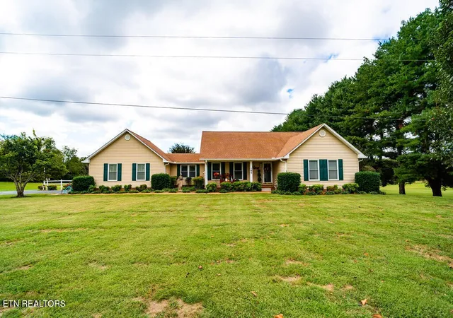 Single family home for sale at 195 Ray Cemetery Rd, Sparta, TN 38583 | MLS# 3615627