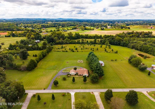 Photo 3 of Single family home for sale at 195 Ray Cemetery Rd, Sparta, TN 38583 | MLS# 3615627 | Listing updated on 2026-10-09