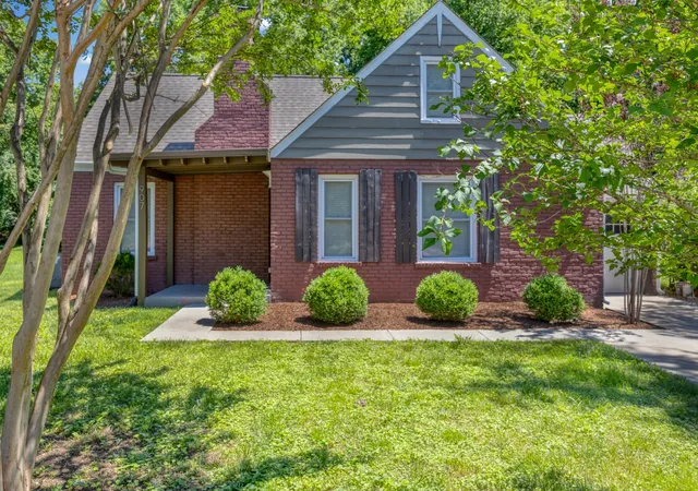 Photo 1 of Single family home for sale at 907 Burchwood Ave, Nashville, TN 37216 | MLS# 3621427 | Listing updated on 2026-10-21