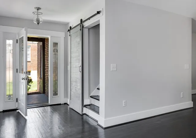 Photo 3 of Single family home for sale at 907 Burchwood Ave, Nashville, TN 37216 | MLS# 3621427 | Listing updated on 2026-10-21