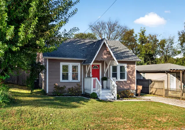 Photo 2 of Single family home for sale at 123 Eastmoreland St, Nashville, TN 37207 | MLS# 3618677 | Listing updated on 2026-10-10