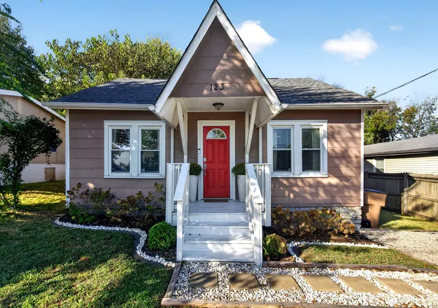 Photo 3 of Single family home for sale at 123 Eastmoreland St, Nashville, TN 37207 | MLS# 3618677 | Listing updated on 2026-10-10