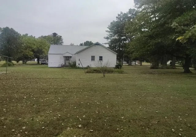 Photo 3 of Single family home for sale at 241 Harper Rd, Manchester, TN 37355 | MLS# 3618870 | Listing updated on 2026-10-10
