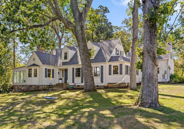 Photo 3 of Single family home for sale at 1306 Elfin Rd, Lookout Mountain, GA 30750 | MLS# 3615649 | Listing updated on 2026-10-09