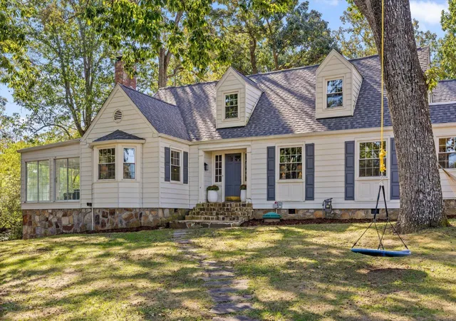 Photo 3 of Single family home for sale at 1306 Elfin Rd, Lookout Mountain, GA 30750 | MLS# 3615649 | Listing updated on 2026-10-09